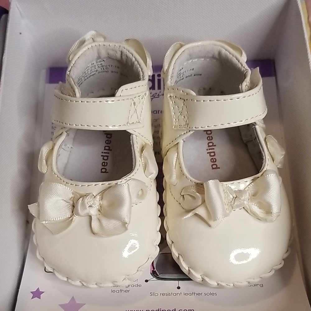 Pediped Ivory Patent leather Mary Jane Shoes w/Bow. Natasha 0-6 Month In Cream